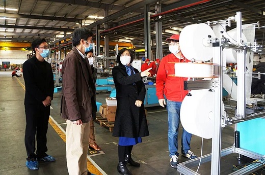 青浦区政协主席李华桂等向导莅临上；；；uncitygroup太阳集团调研